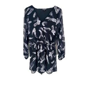 EXPRESS FEATHER PRINT BLACK GRAY LONG SLEEVES V NECK CHIFFON ROMPER SIZE XS
